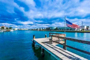 2 Bedroom Beach Condo With Dock AND Walk To Everything
